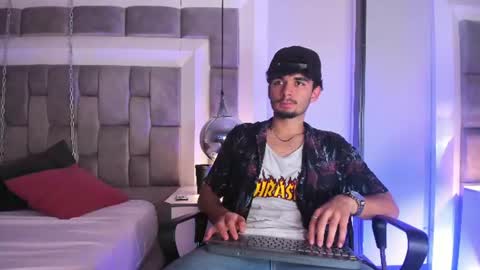 lucasthomson_ online show from June 28, 2:50 am