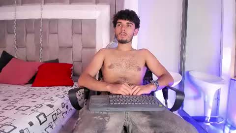 lucasthomson_ online show from July 12, 4:03 am