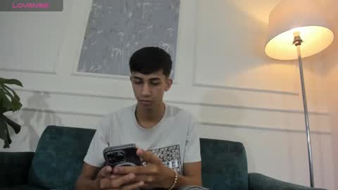 Snapshot of lucian_davi chatting on February 20, 12:15 pm Pirulo online show from February 20, 12:15 pm