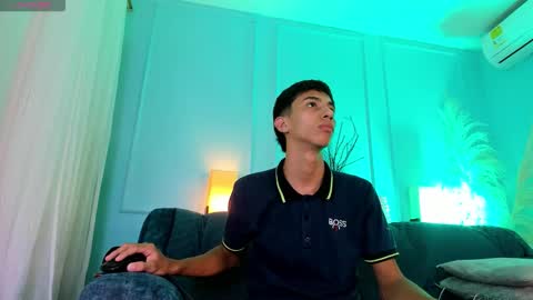 Snapshot of lucian_davi chatting on October 10, 4:34 pm Pirulo online show from October 10, 4:34 pm