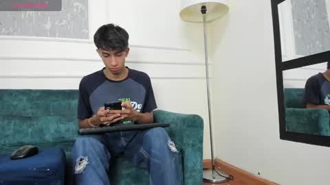 Snapshot of lucian_davi chatting on December 23, 3:23 pm Pirulo online show from December 23, 3:23 pm