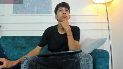 Snapshot of lucian_davi chatting on January 10, 12:15 pm Pirulo online show from January 10, 12:15 pm