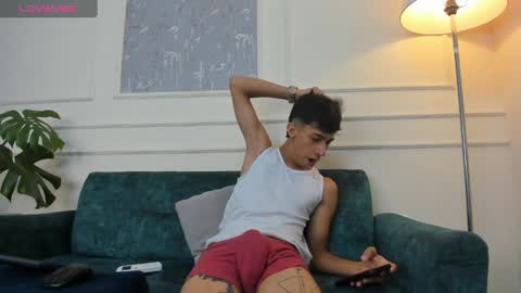 Snapshot of lucian_davi chatting on January 25, 8:10 pm Pirulo online show from January 25, 8:10 pm