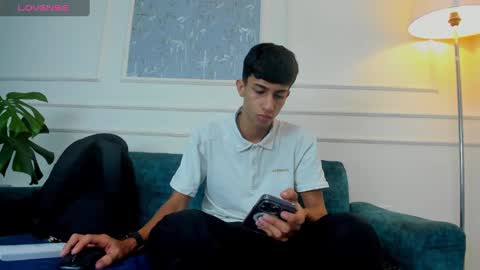 Snapshot of lucian_davi chatting on March 3, 12:10 pm Pirulo online show from March 3, 12:10 pm