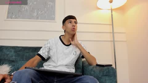 Snapshot of lucian_davi chatting on February 4, 12:22 pm Pirulo online show from February 4, 12:22 pm
