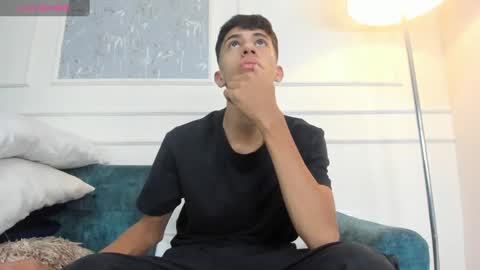 Snapshot of lucian_davi chatting on February 17, 12:16 pm Pirulo online show from February 17, 12:16 pm