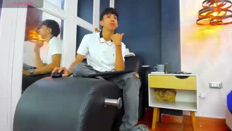 Snapshot of lucian_davi chatting on December 6, 12:27 pm Pirulo online show from December 6, 12:27 pm