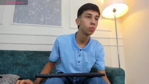Snapshot of lucian_davi chatting on October 3, 12:21 pm Pirulo online show from October 3, 12:21 pm