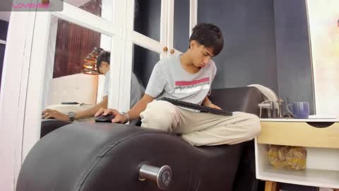 Snapshot of lucian_davi chatting on December 5, 12:22 pm Pirulo online show from December 5, 12:22 pm