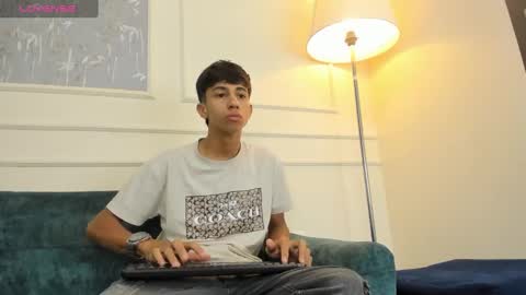 Snapshot of lucian_davi chatting on January 18, 12:15 pm Pirulo online show from January 18, 12:15 pm