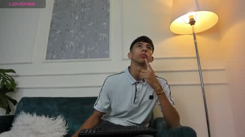 Snapshot of lucian_davi chatting on February 3, 12:14 pm Pirulo online show from February 3, 12:14 pm