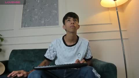 Snapshot of lucian_davi chatting on January 8, 12:26 pm Pirulo online show from January 8, 12:26 pm