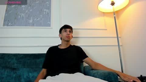 Snapshot of lucian_davi chatting on January 5, 12:10 pm Pirulo online show from January 5, 12:10 pm