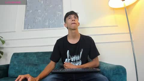 Snapshot of lucian_davi chatting on December 31, 4:38 am Pirulo online show from December 31, 4:38 am