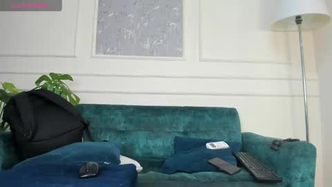 Snapshot of lucian_davi chatting on March 6, 12:09 pm Pirulo online show from March 6, 12:09 pm