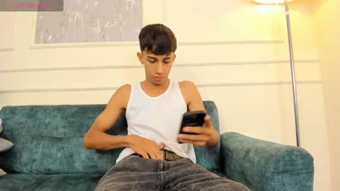 Snapshot of lucian_davi chatting on January 24, 12:31 pm Pirulo online show from January 24, 12:31 pm