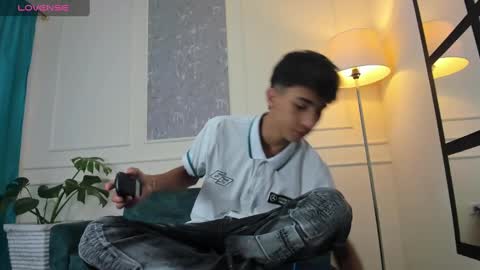 Snapshot of lucian_davi chatting on December 29, 12:01 pm Pirulo online show from December 29, 12:01 pm