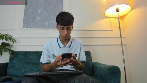 Snapshot of lucian_davi chatting on January 9, 12:30 pm Pirulo online show from January 9, 12:30 pm