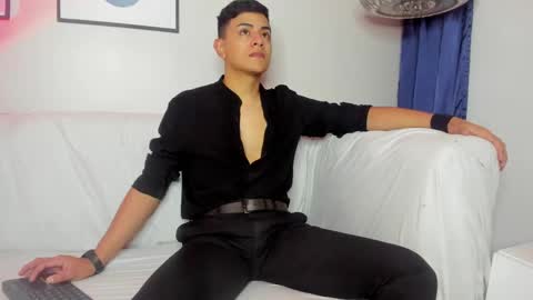 Snapshot of lucii_fer_ chatting on March 5, 11:28 am Leo online show from March 5, 11:28 am