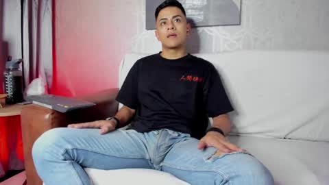 Snapshot of lucii_fer_ chatting on March 6, 11:25 am Leo online show from March 6, 11:25 am