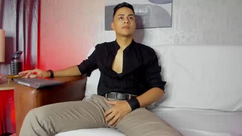 Snapshot of lucii_fer_ chatting on February 26, 11:20 am Leo online show from February 26, 11:20 am