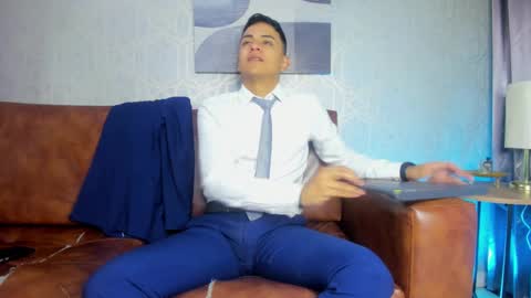 Snapshot of lucii_fer_ chatting on December 24, 11:17 am Leo online show from December 24, 11:17 am