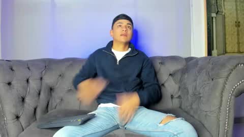 Snapshot of lucii_fer_ chatting on December 16, 11:01 am Leo online show from December 16, 11:01 am