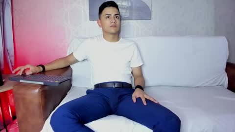 Snapshot of lucii_fer_ chatting on February 28, 11:25 am Leo online show from February 28, 11:25 am