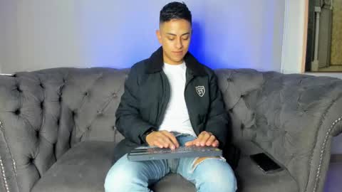 Snapshot of lucii_fer_ chatting on December 27, 11:17 am Leo online show from December 27, 11:17 am