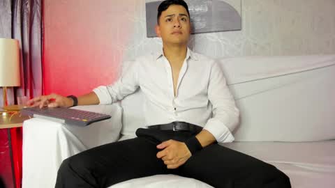 Snapshot of lucii_fer_ chatting on February 6, 11:32 am Leo online show from February 6, 11:32 am