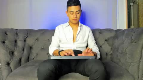 Snapshot of lucii_fer_ chatting on January 3, 11:03 am Leo online show from January 3, 11:03 am