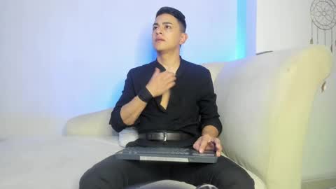 Snapshot of lucii_fer_ chatting on February 15, 11:28 am Leo online show from February 15, 11:28 am