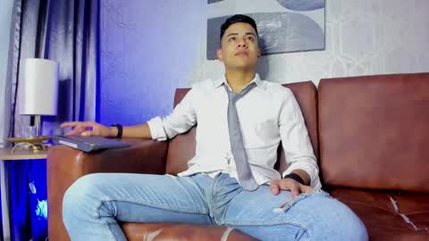 Snapshot of lucii_fer_ chatting on January 25, 11:02 am Leo online show from January 25, 11:02 am