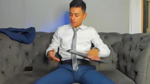 Snapshot of lucii_fer_ chatting on December 13, 10:51 am Leo online show from December 13, 10:51 am