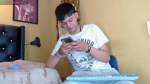 luckk_ online show from April 4, 5:04 am