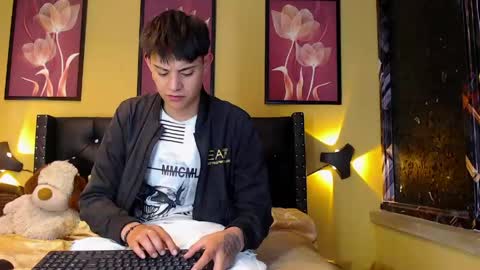 luckk_ online show from April 21, 7:03 am