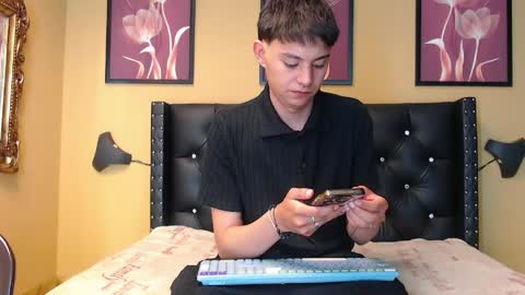 luckk_ online show from April 2, 4:43 am