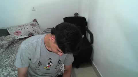 Snapshot of lucky_badboy chatting on February 18, 3:31 am Lucky online show from February 18, 3:31 am