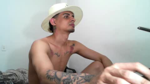 Snapshot of lucky_badboy chatting on January 15, 4:25 am Lucky online show from January 15, 4:25 am