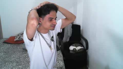 Snapshot of lucky_badboy chatting on February 19, 12:46 am Lucky online show from February 19, 12:46 am