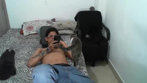 Snapshot of lucky_badboy chatting on February 21, 10:15 pm Lucky online show from February 21, 10:15 pm