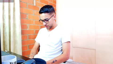 Snapshot of lucky_blessed chatting on March 11, 2:40 pm lucky_blessed online show from March 11, 2:40 pm