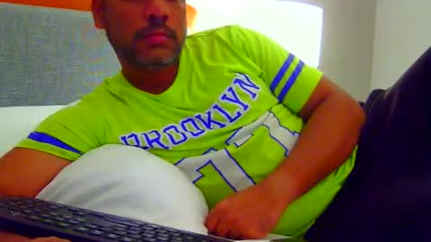 Snapshot of luckyfinalone chatting on October 3, 12:26 am luckyfinalone online show from October 3, 12:26 am