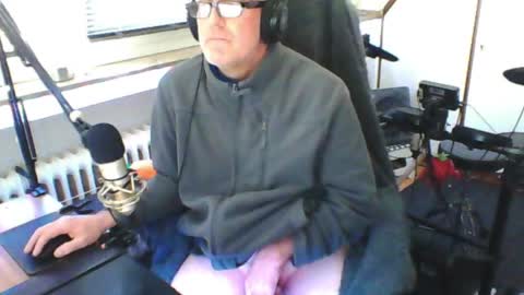        call me  Stefan online show from April 25, 1:41 pm