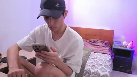 Lu Independent Model online show from April 28, 5:50 pm