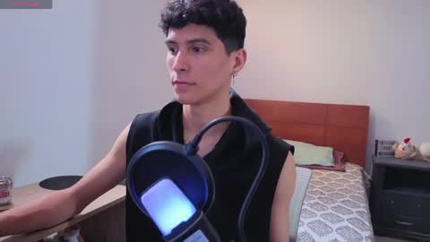 Lu Independent Model online show from March 28, 5:46 pm