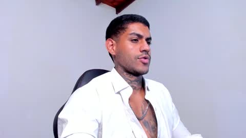 Snapshot of luigi1_ chatting on October 16, 1:57 am Luigi Vitale online show from October 16, 1:57 am