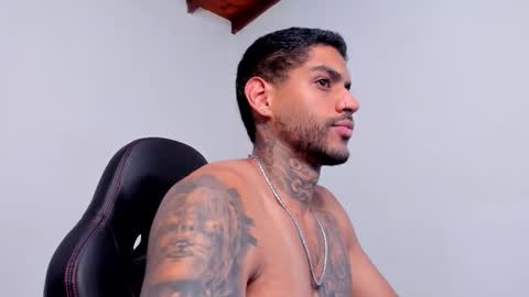 Snapshot of luigi1_ chatting on October 29, 7:50 pm Luigi Vitale online show from October 29, 7:50 pm