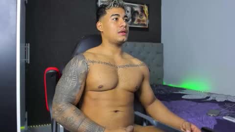 Snapshot of luigi_hot_ chatting on September 12, 2:11 am Luigi Independent model online show from September 12, 2:11 am