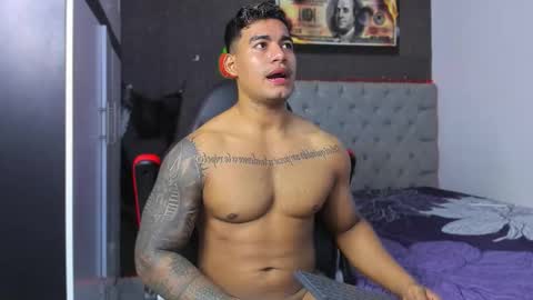 Snapshot of luigi_hot_ chatting on October 22, 3:10 am Luigi Independent model online show from October 22, 3:10 am